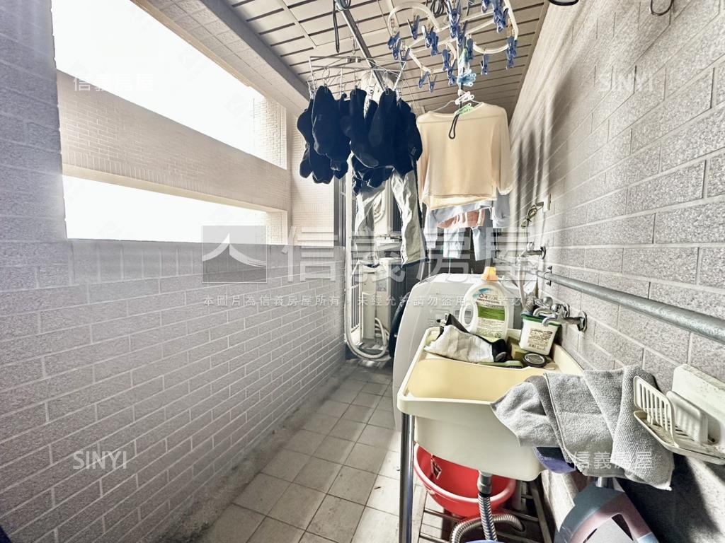 時光織錦高樓柱邊平面車位房屋室內格局與周邊環境