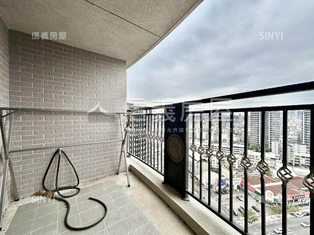 時光織錦高樓柱邊平面車位房屋室內格局與周邊環境