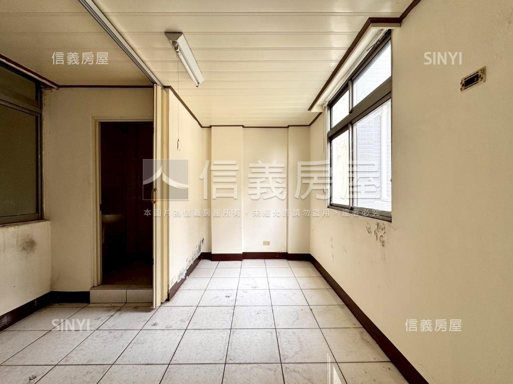 新明街✦騎樓美透天房屋室內格局與周邊環境