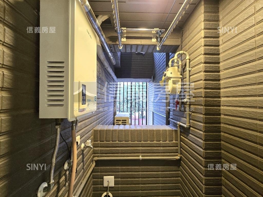 板橋裝潢兩房平面車位房屋室內格局與周邊環境