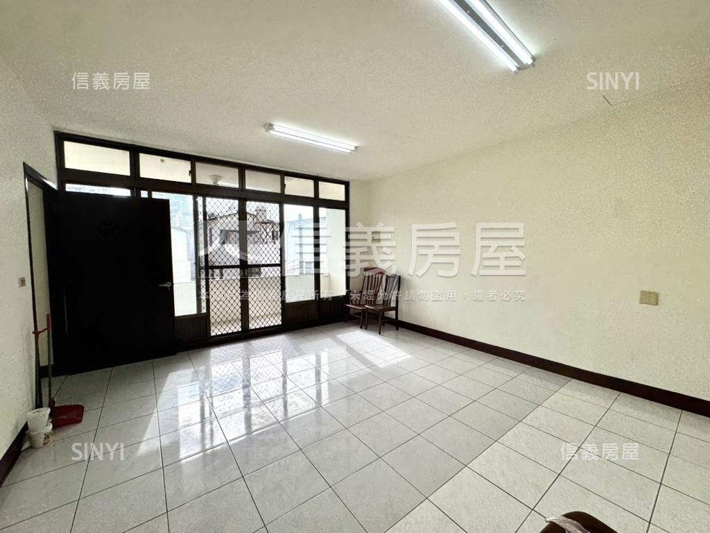 北屯松山街大面寬透天房屋室內格局與周邊環境