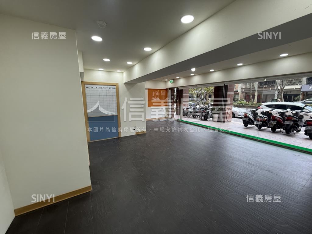 國泰博苑８米大面寬店面房屋室內格局與周邊環境