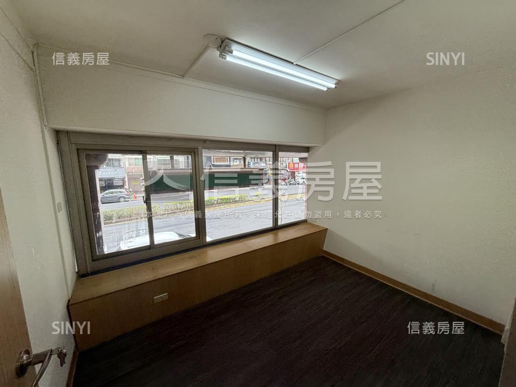 國泰博苑８米大面寬店面房屋室內格局與周邊環境
