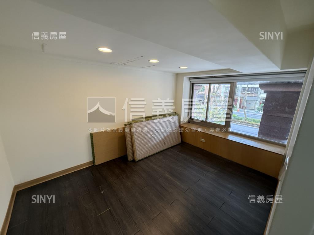 國泰博苑８米大面寬店面房屋室內格局與周邊環境