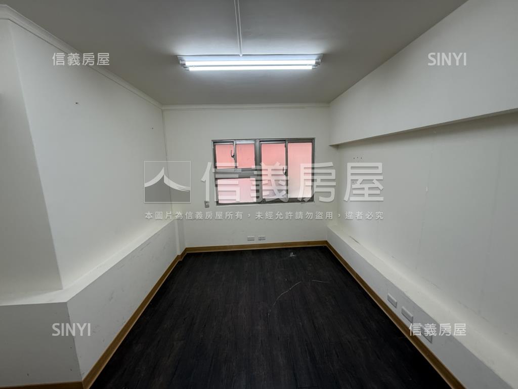 國泰博苑８米大面寬店面房屋室內格局與周邊環境