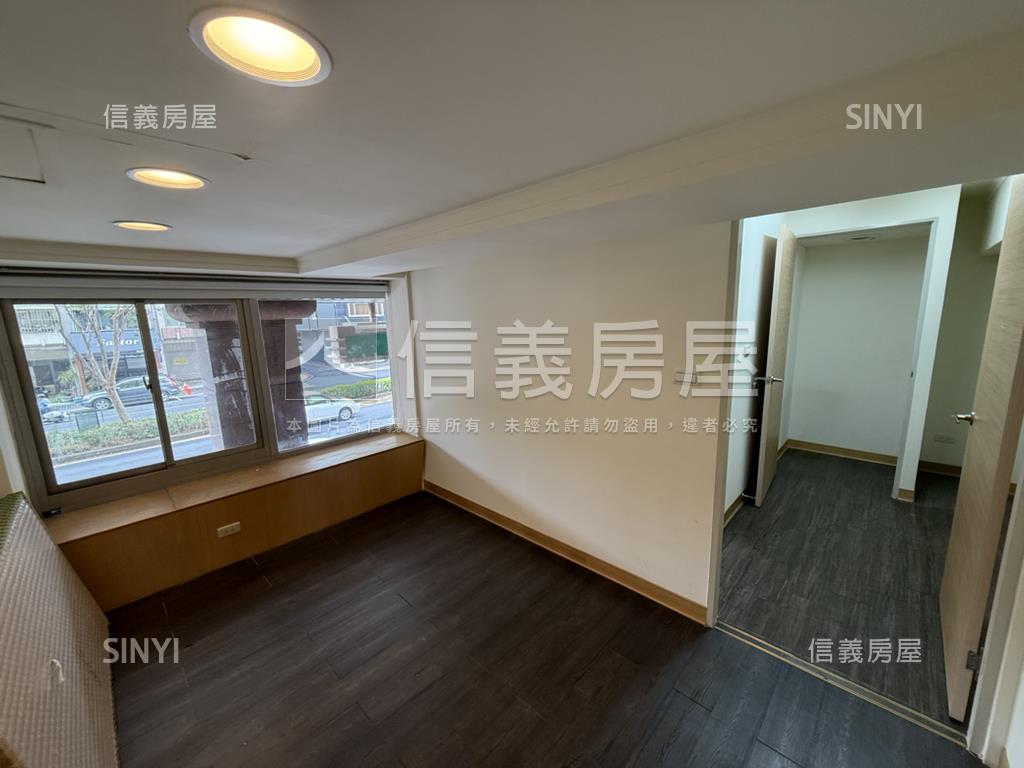 國泰博苑８米大面寬店面房屋室內格局與周邊環境