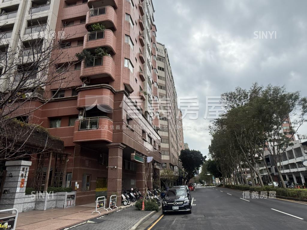 國泰博苑８米大面寬店面房屋室內格局與周邊環境