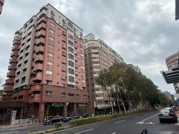 國泰博苑８米大面寬店面