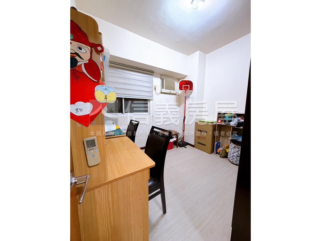 溫馨三房平面車位房屋室內格局與周邊環境