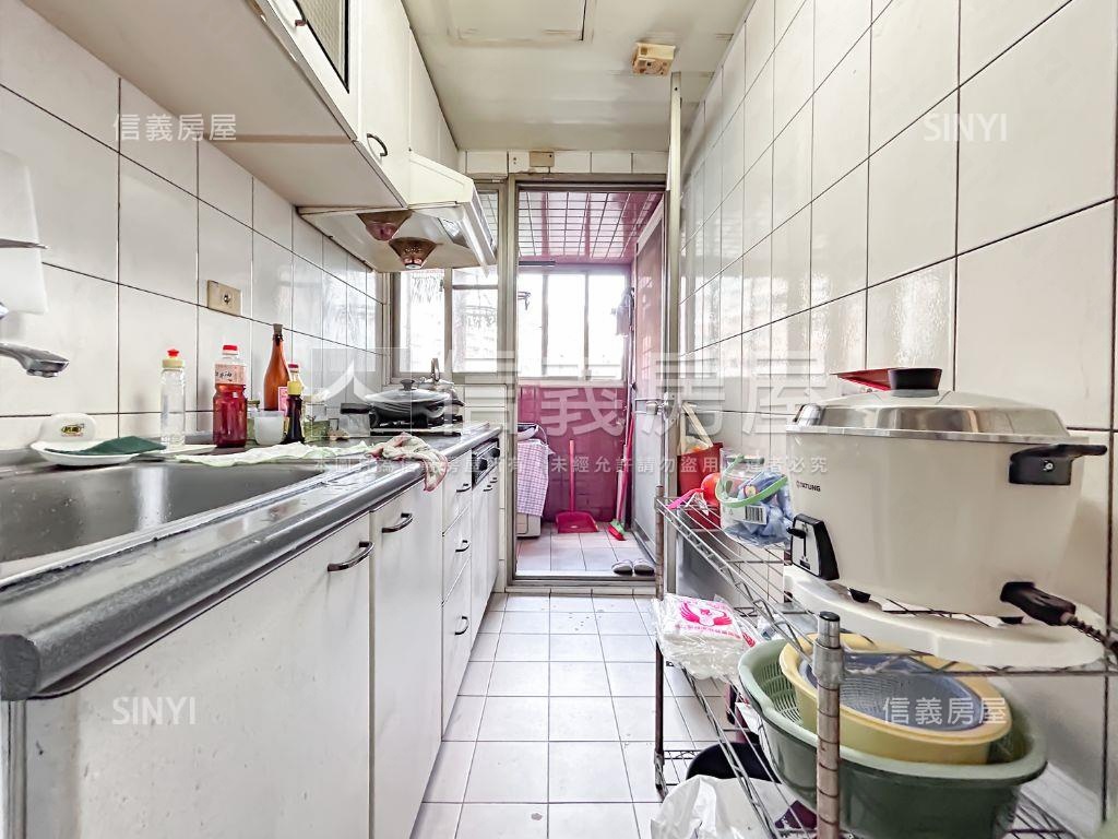 專任紅對綠ＮＯ３邊間美屋房屋室內格局與周邊環境