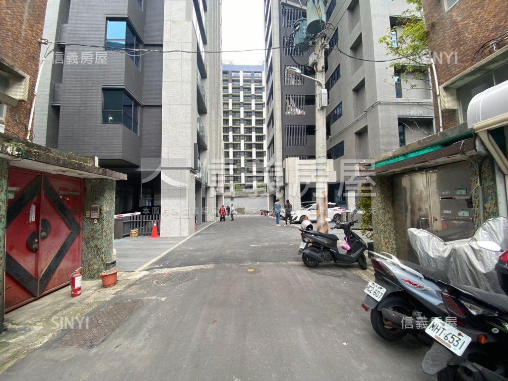 福林國小一樓門口方便停車房屋室內格局與周邊環境
