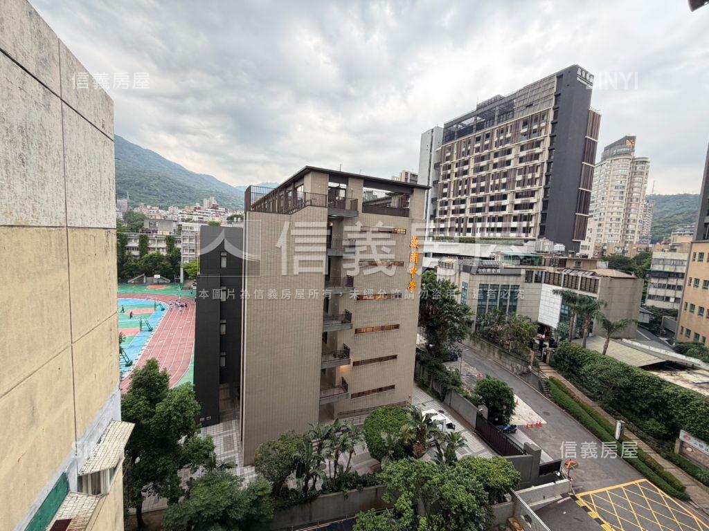 高湯屋電梯套房山景美屋房屋室內格局與周邊環境