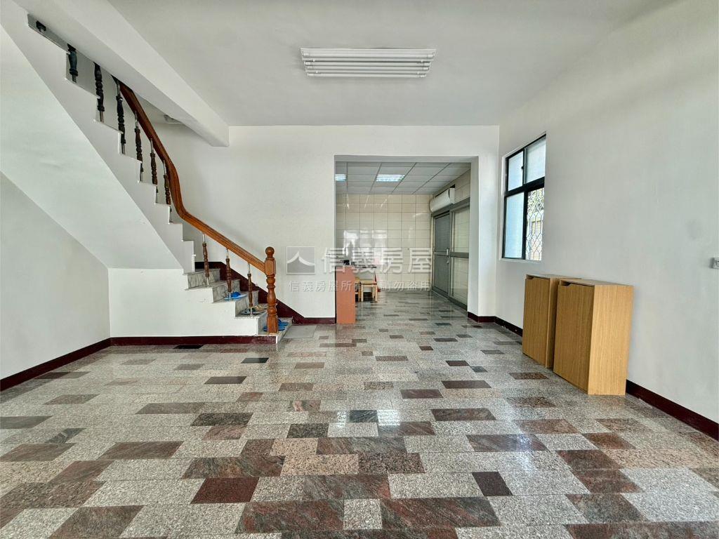 府安路五段角窗店透房屋室內格局與周邊環境