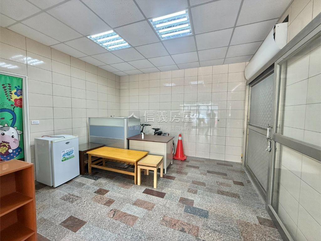 府安路五段角窗店透房屋室內格局與周邊環境