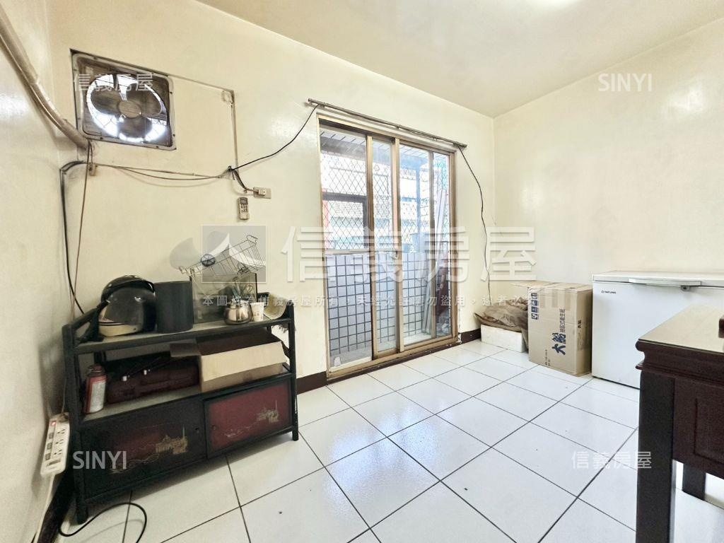 新生街稀有邊間五房華廈房屋室內格局與周邊環境