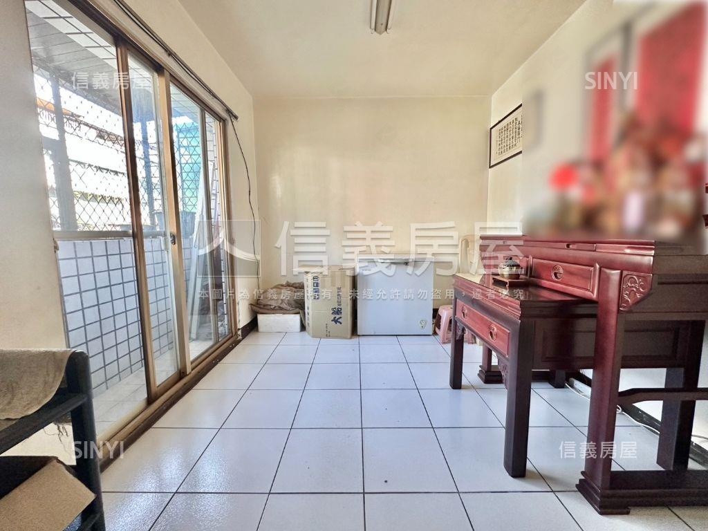 新生街稀有邊間五房華廈房屋室內格局與周邊環境