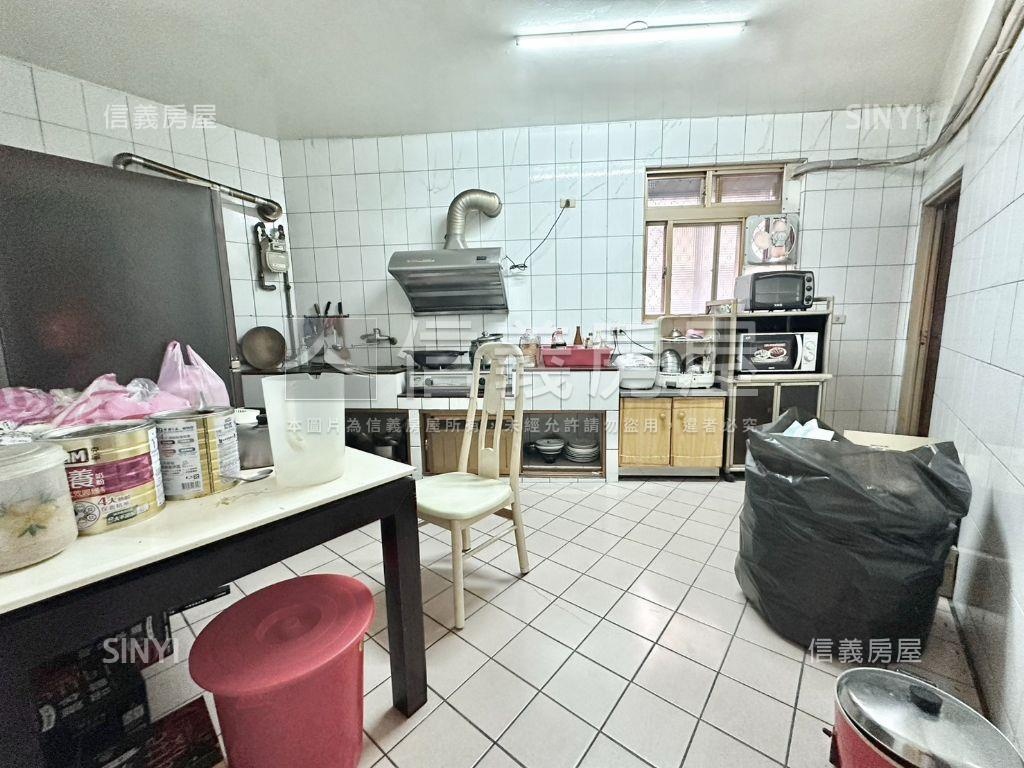 新生街稀有邊間五房華廈房屋室內格局與周邊環境