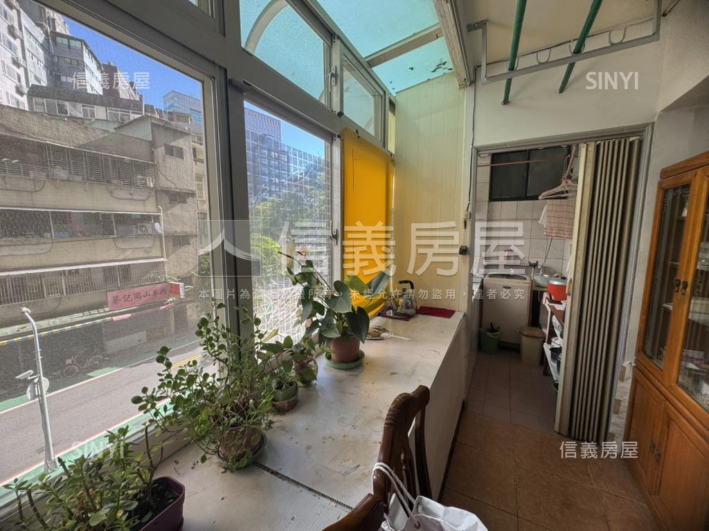 忠駝稀有朝南三房房屋室內格局與周邊環境
