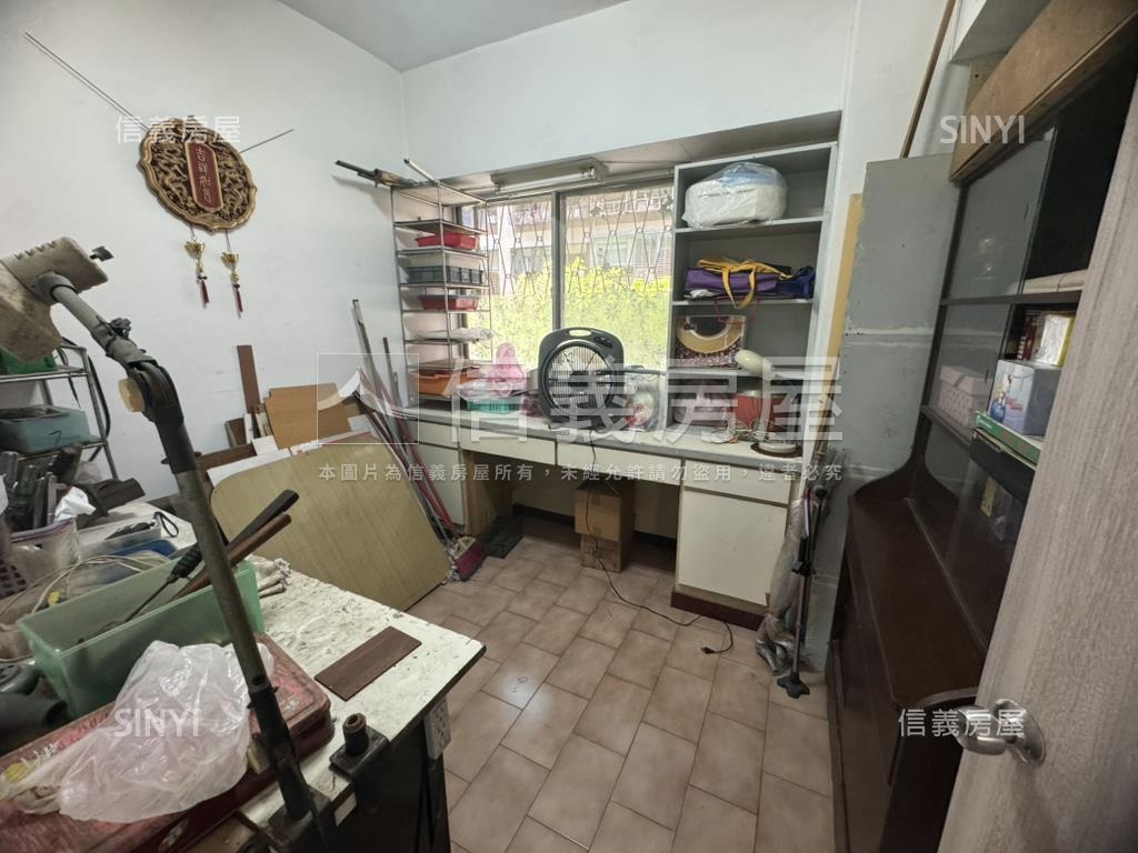 忠駝稀有朝南三房房屋室內格局與周邊環境