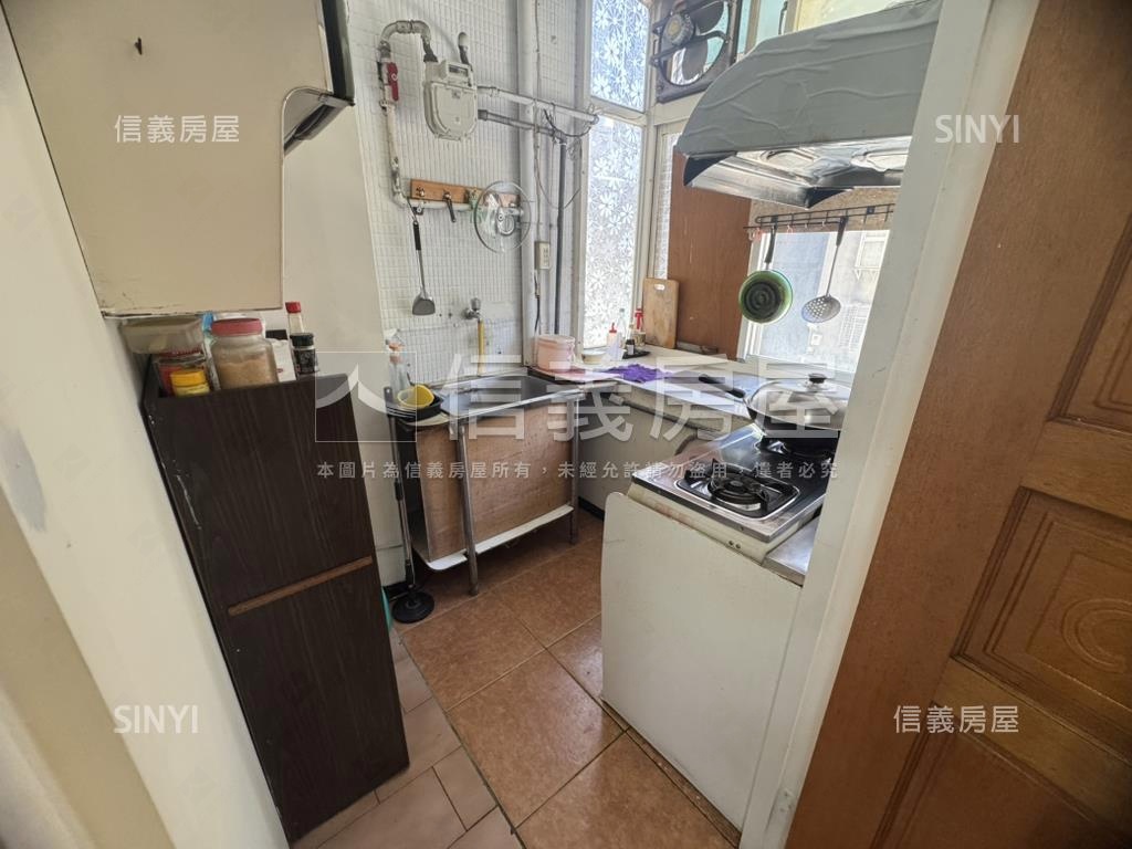 忠駝稀有朝南三房房屋室內格局與周邊環境