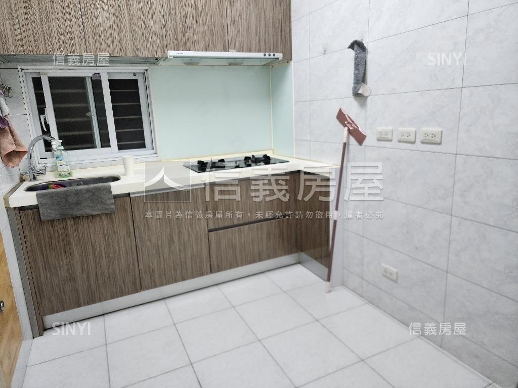 民族裝潢一樓房屋室內格局與周邊環境