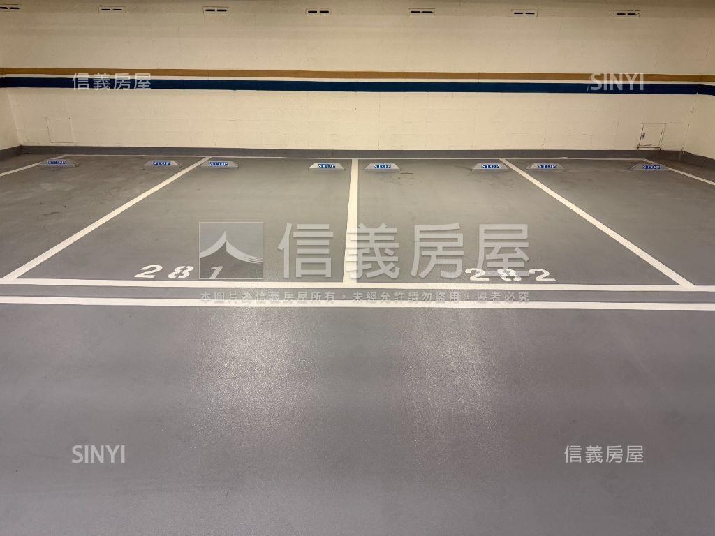 帝國花園坡平車位房屋室內格局與周邊環境