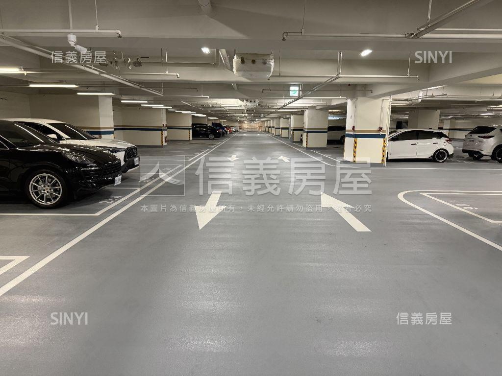 帝國花園坡平車位房屋室內格局與周邊環境