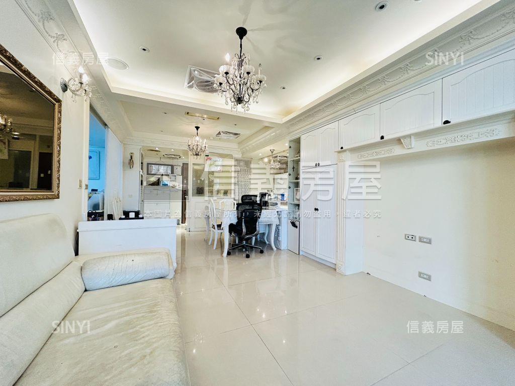 築城遠眺美景三房車位房屋室內格局與周邊環境