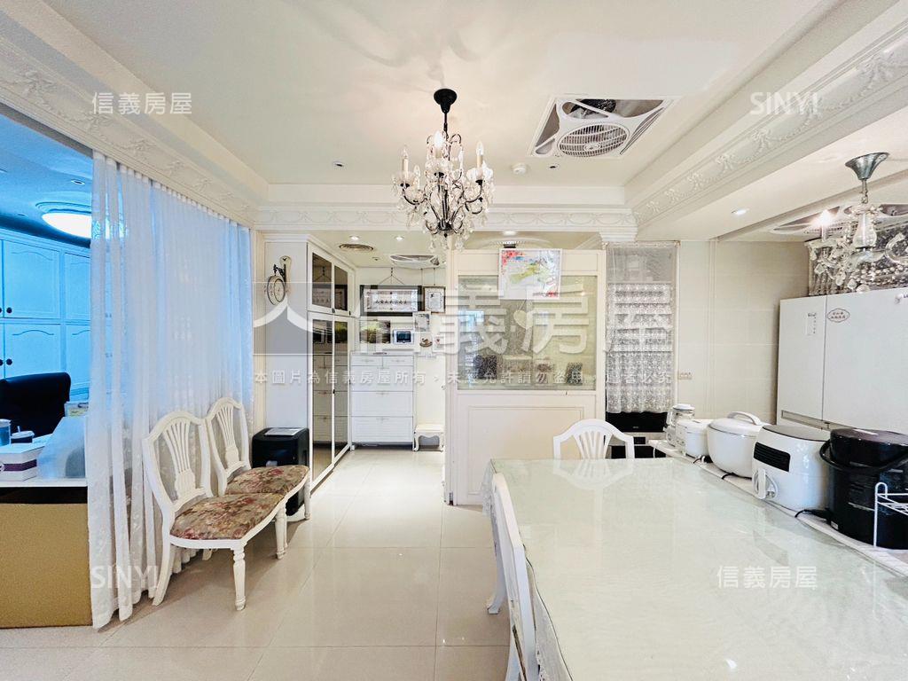 築城遠眺美景三房車位房屋室內格局與周邊環境