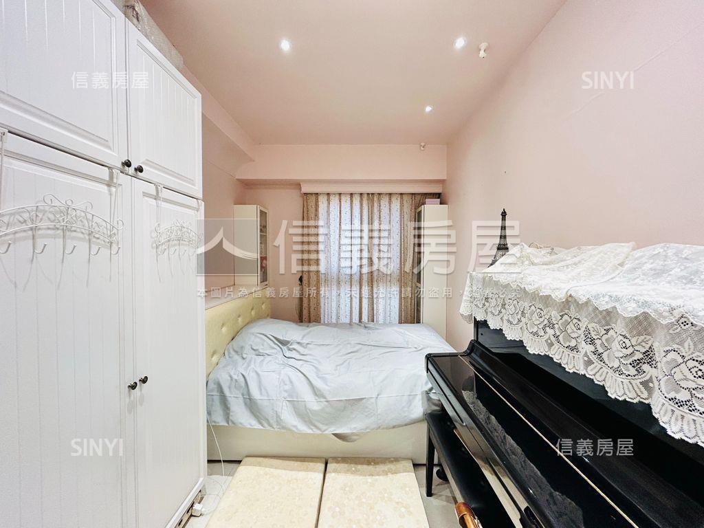 築城遠眺美景三房車位房屋室內格局與周邊環境