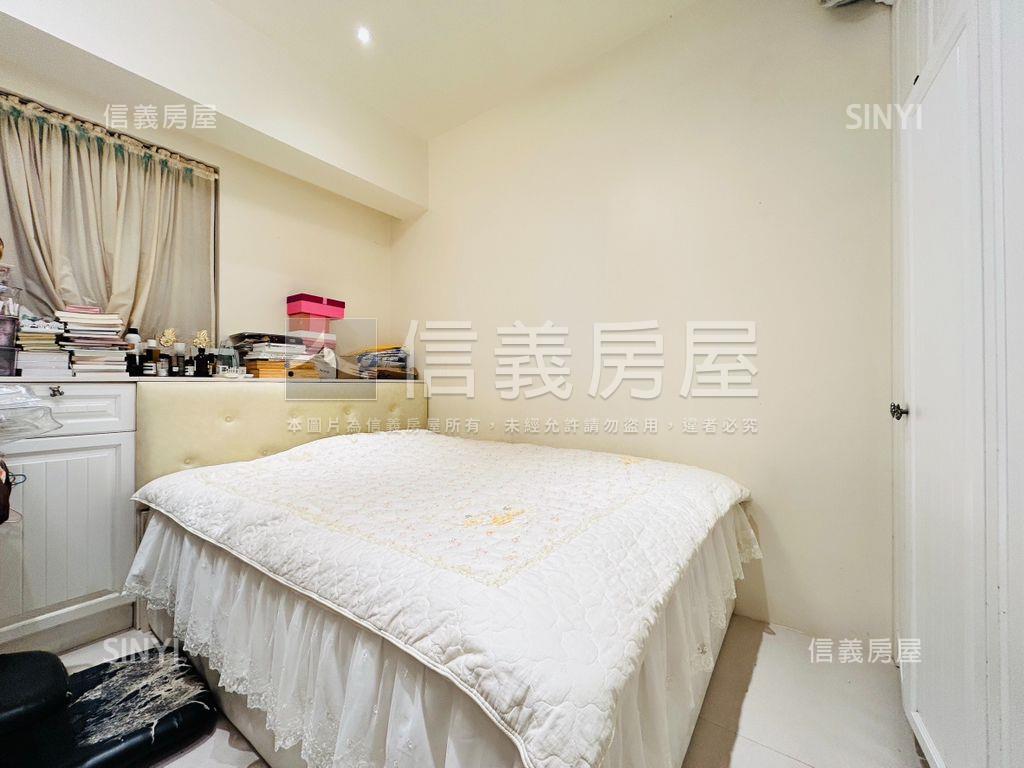 築城遠眺美景三房車位房屋室內格局與周邊環境