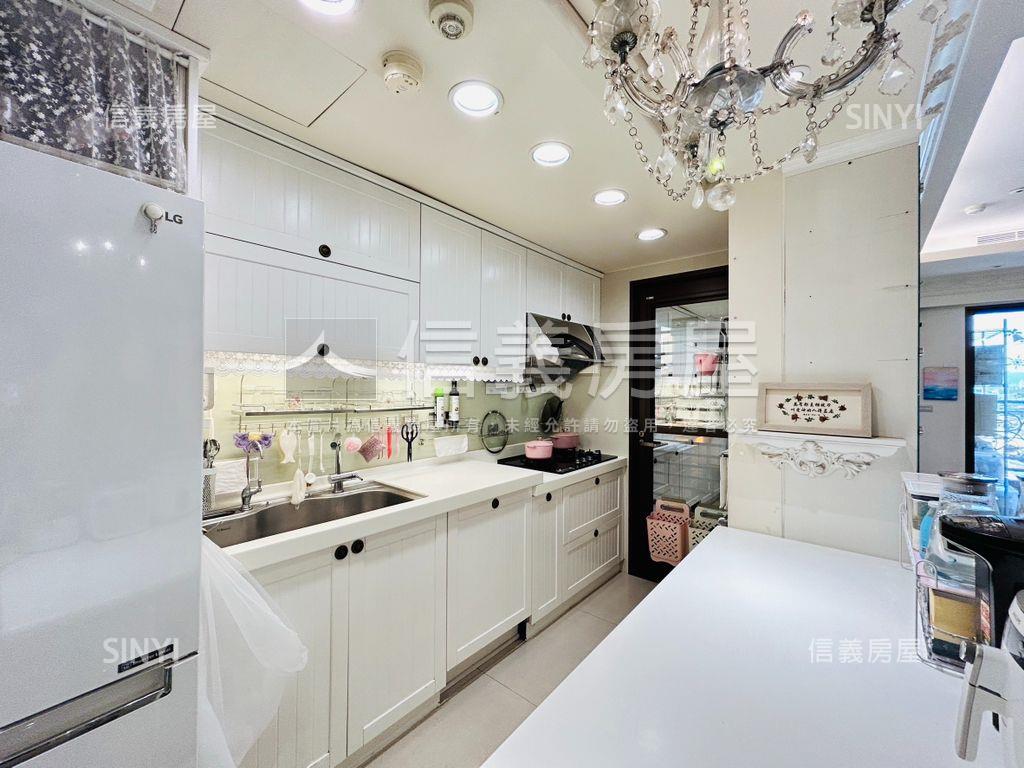 築城遠眺美景三房車位房屋室內格局與周邊環境