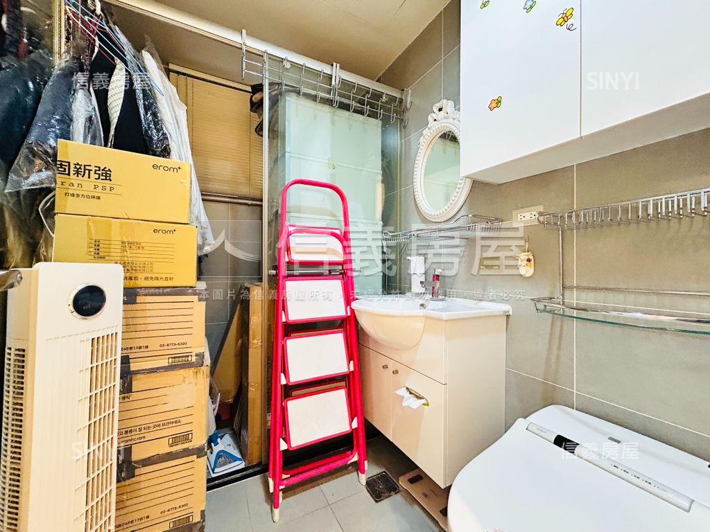 築城遠眺美景三房車位房屋室內格局與周邊環境