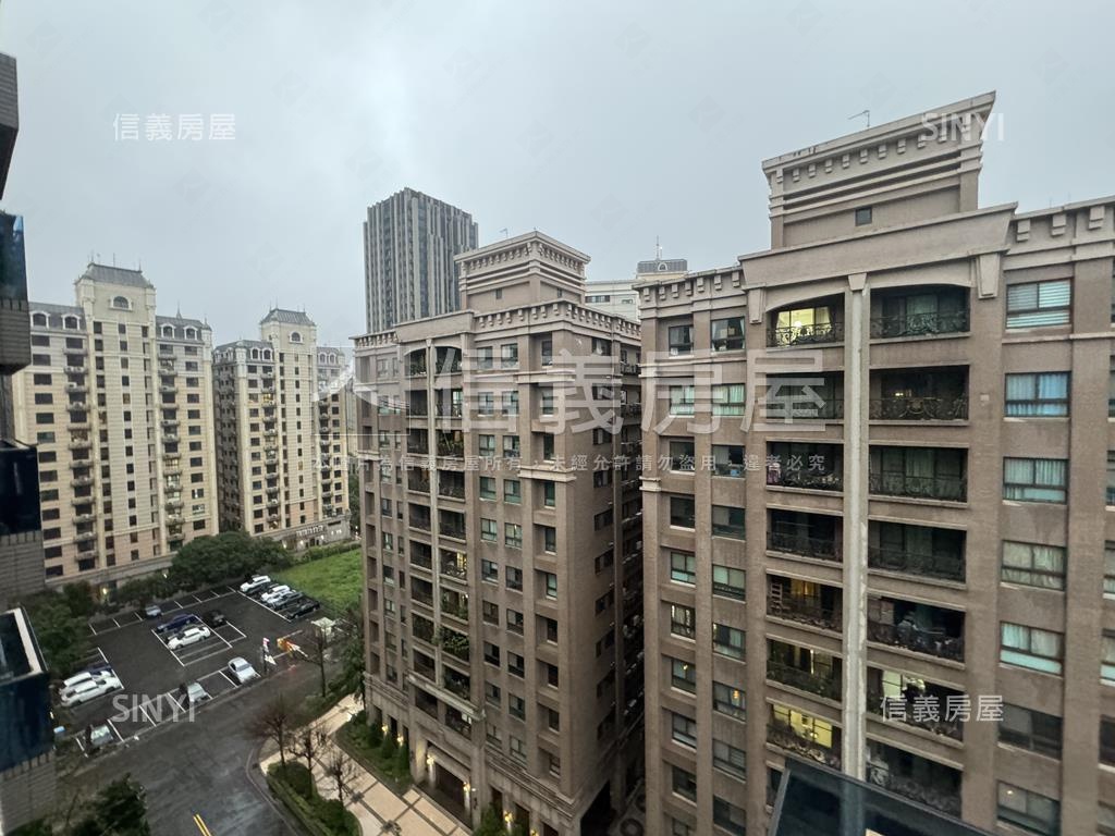 次頂樓稀有釋出一品馥麗房屋室內格局與周邊環境