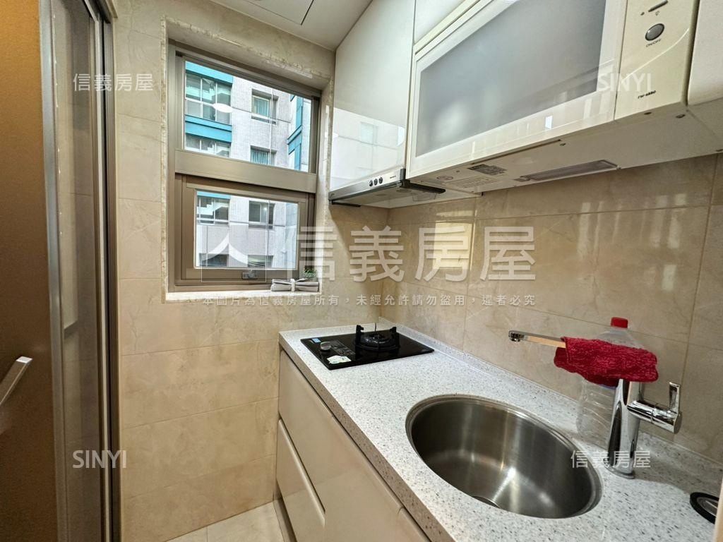 市府艾蜜麗挑高質感美邸房屋室內格局與周邊環境