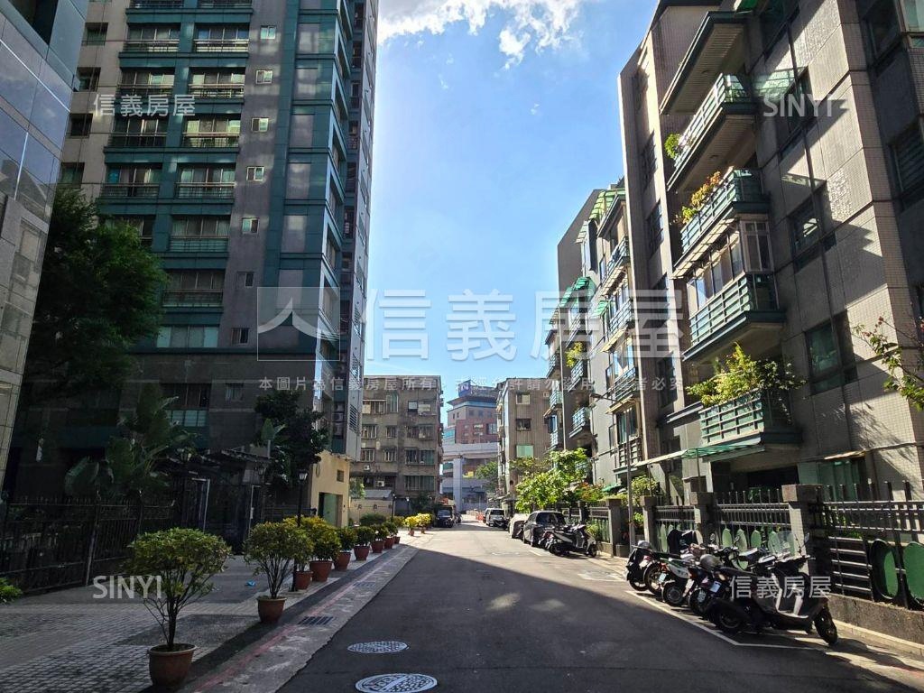 市府艾蜜麗挑高質感美邸房屋室內格局與周邊環境