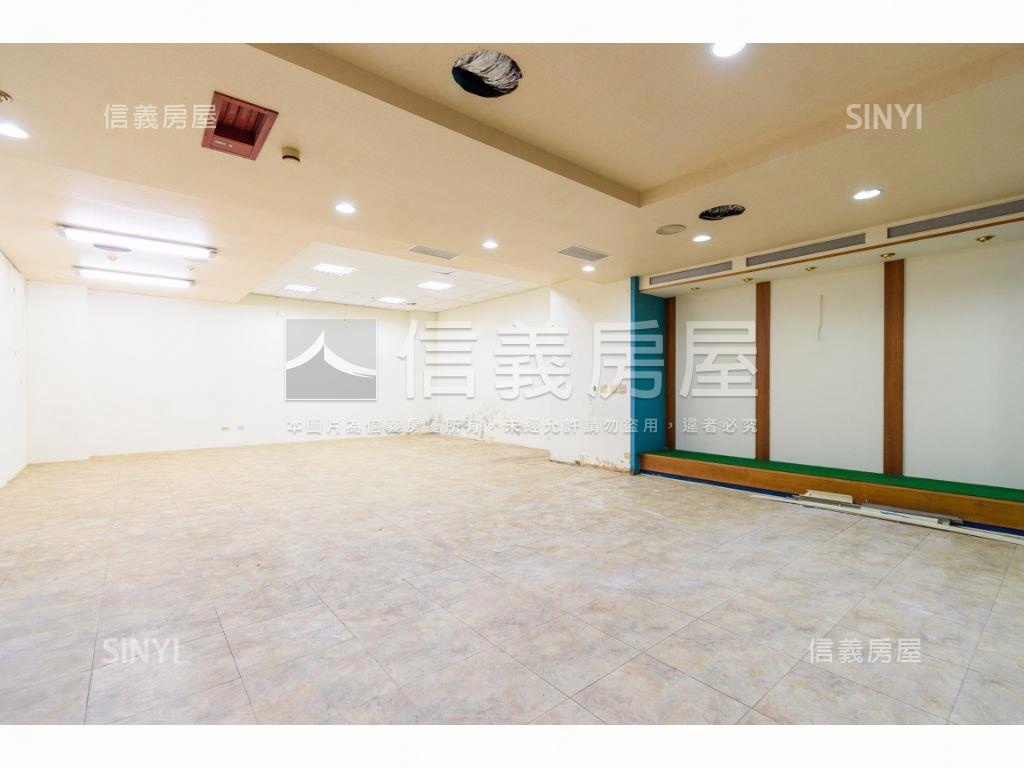 近文心路Ｂ１大空間商辦房屋室內格局與周邊環境