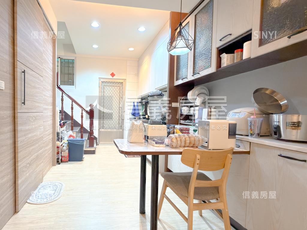 三多亞灣屋況美透天房屋室內格局與周邊環境