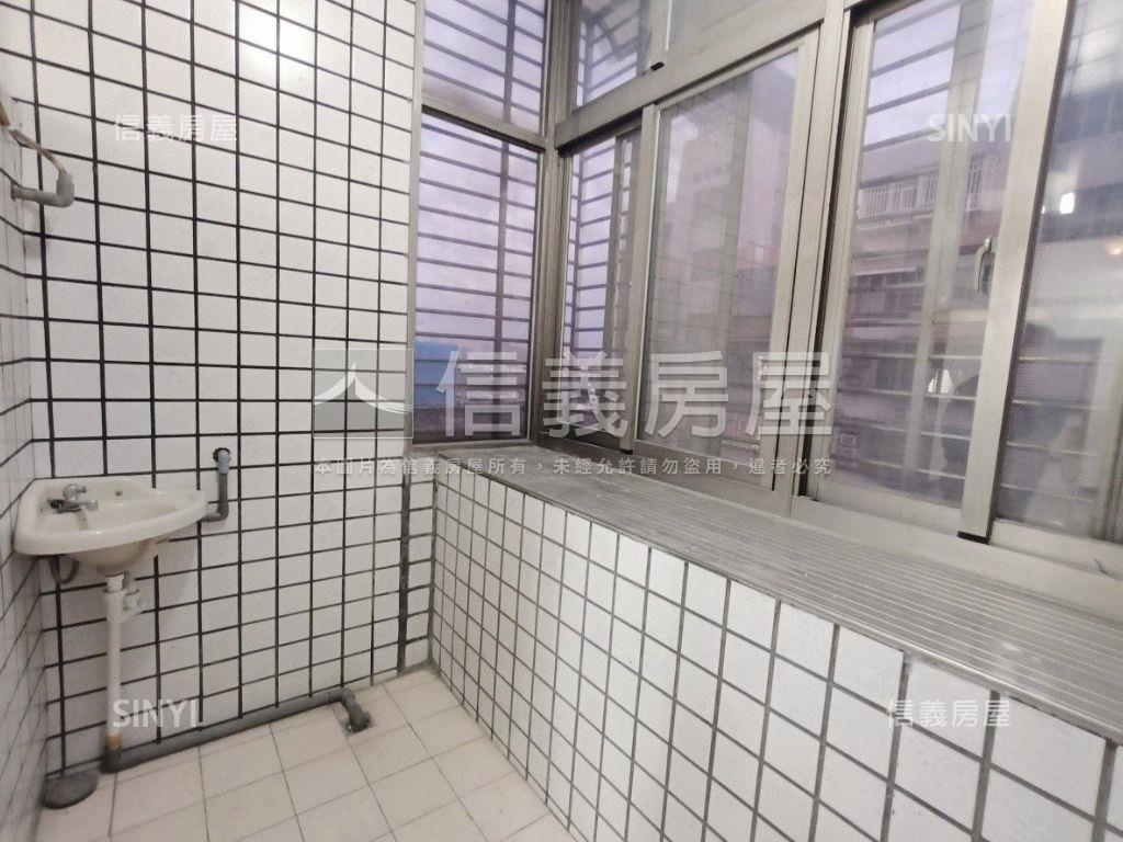 麒麟邊間電梯三房房屋室內格局與周邊環境