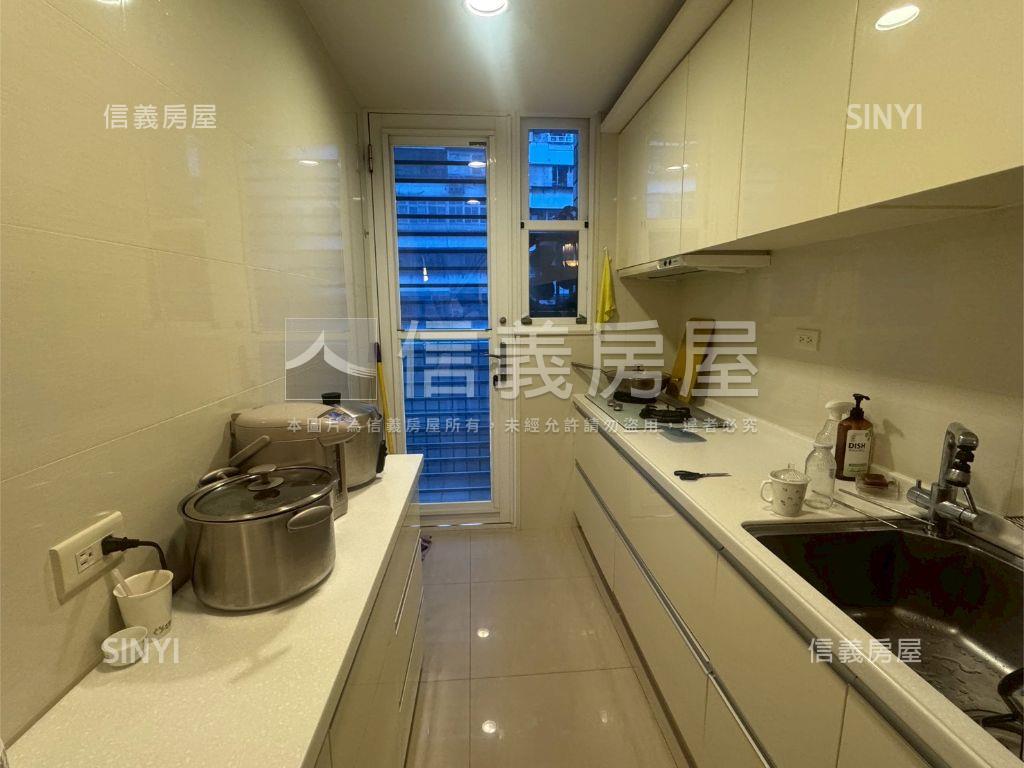 稀有３房電梯坡平車位房屋室內格局與周邊環境