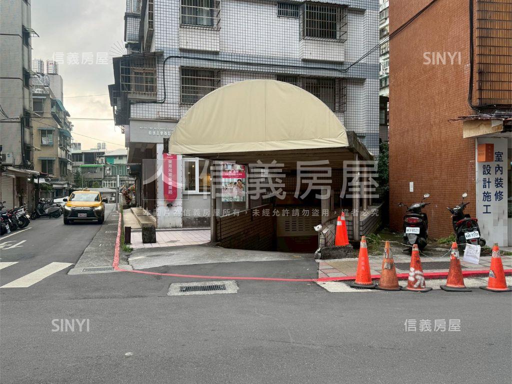 稀有３房電梯坡平車位房屋室內格局與周邊環境