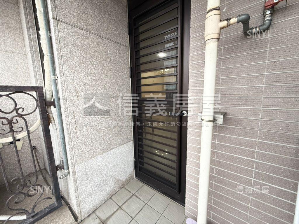 信義國際採光高樓房屋室內格局與周邊環境