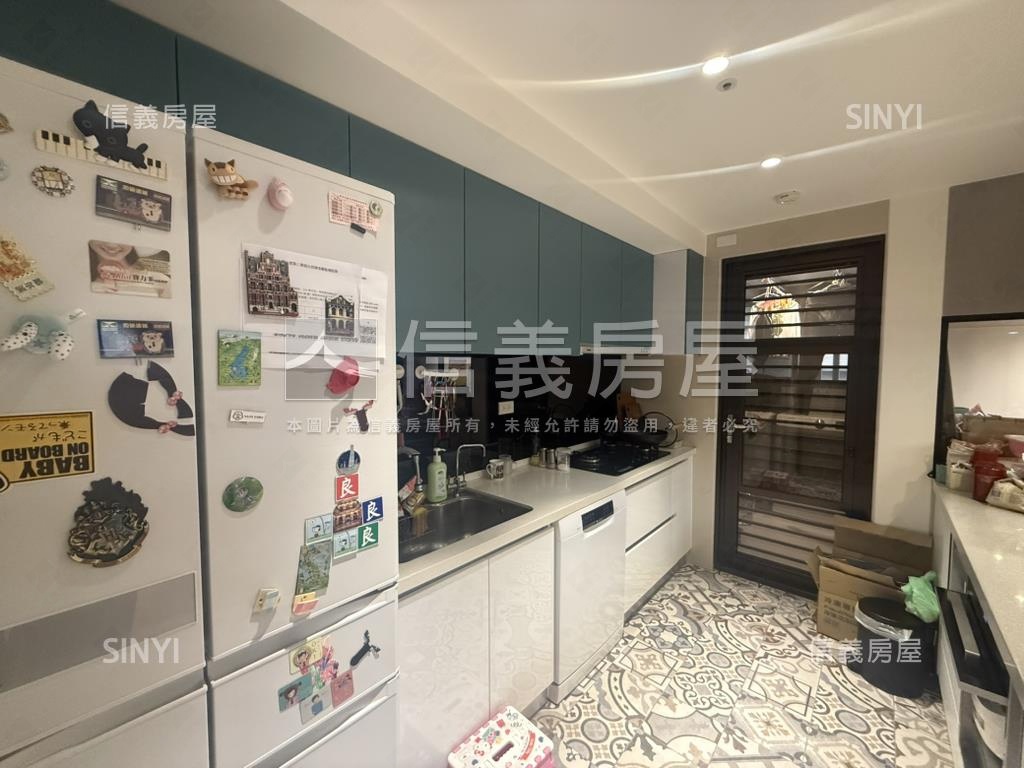 家傳極美精品有車位房屋室內格局與周邊環境
