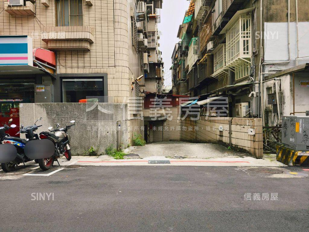 逸仙名園稀有坡平車位房屋室內格局與周邊環境