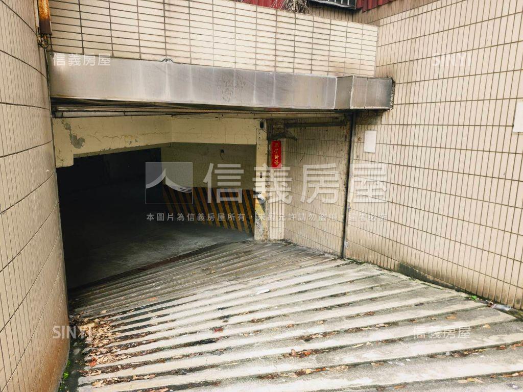 逸仙名園稀有坡平車位房屋室內格局與周邊環境