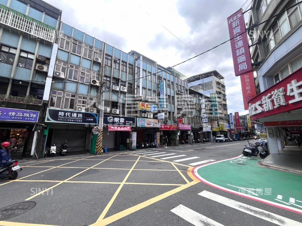 人潮擁聚北投金店面房屋室內格局與周邊環境
