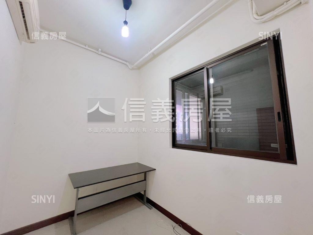 近內科大直上城帶車位房屋室內格局與周邊環境