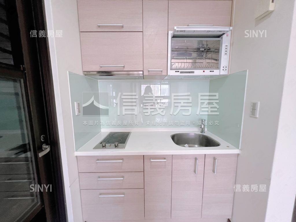 近內科大直上城帶車位房屋室內格局與周邊環境