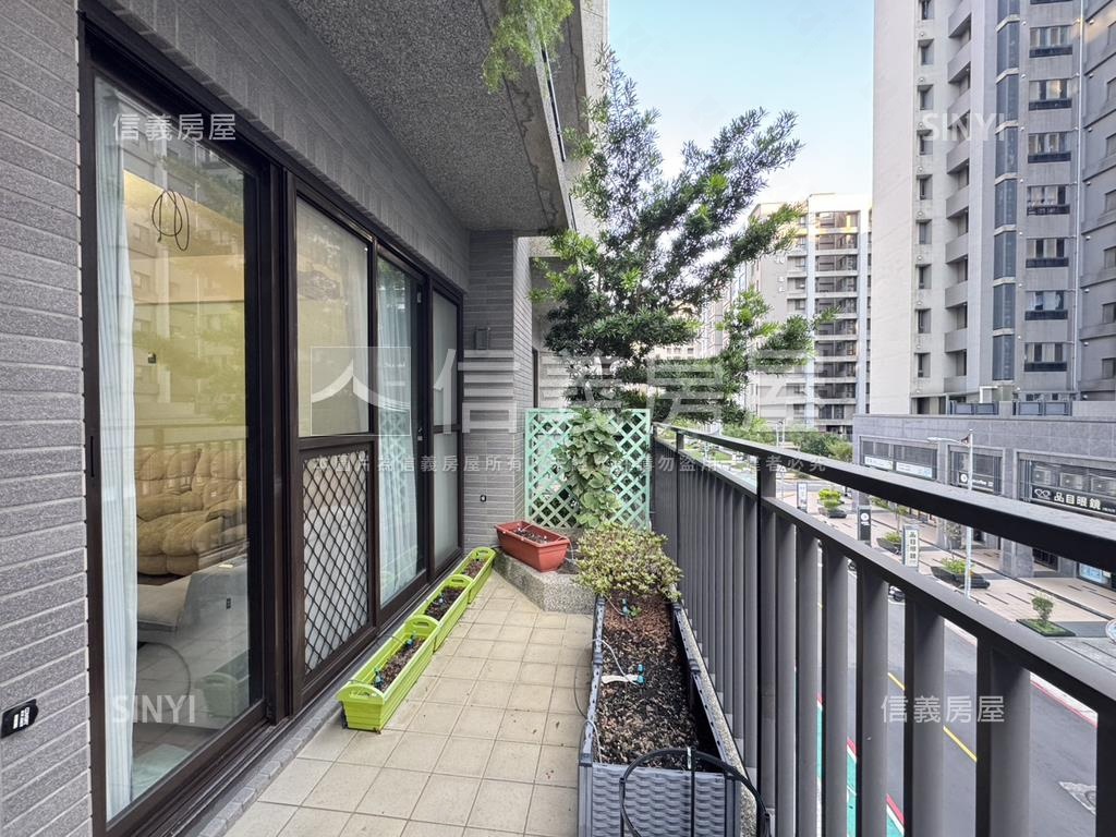 卓然品味草葉集露臺戶房屋室內格局與周邊環境