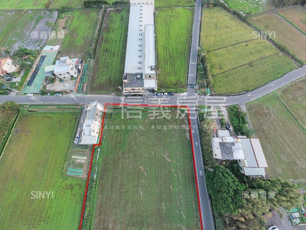 新屋。雙面臨路。千坪農地房屋室內格局與周邊環境